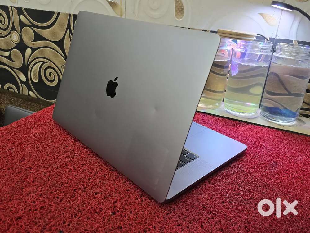 Apple Macbook Pro 2020 i7 16gb 512gb 5.5gb Graphics 16inch Retina
