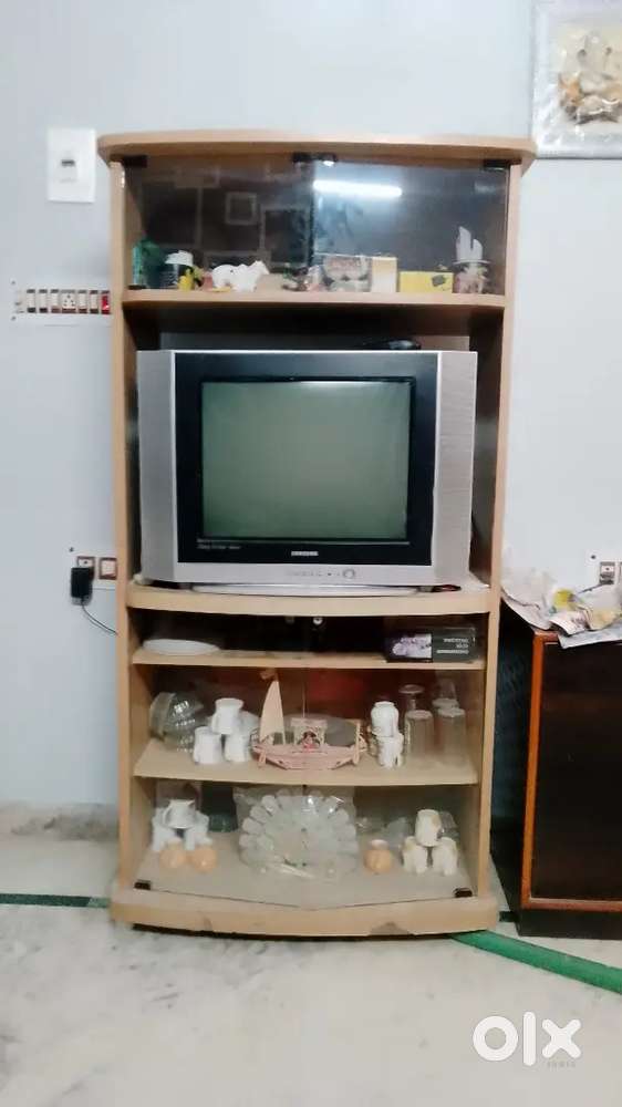 Samsung TV with Cabinet