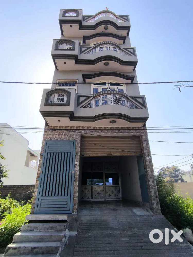 House with shop or office