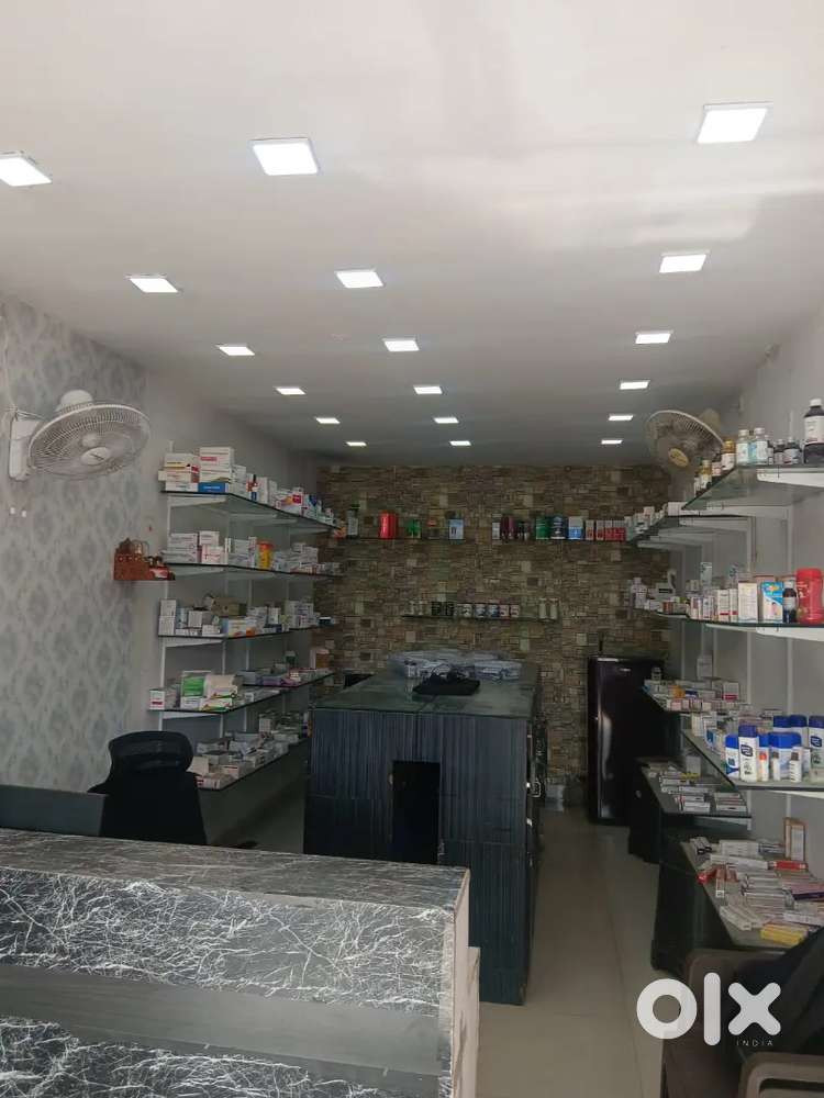 SHOP RANT OUT PRIME LOCATION MAIN CROSS ROAD