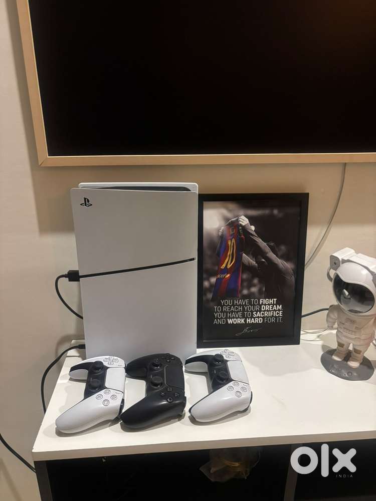 Ps5  digital edition with 3 controller.