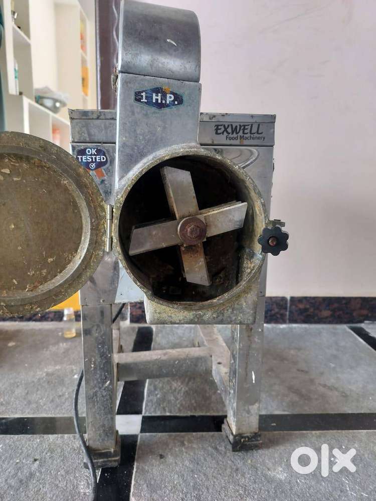 Vegetable cutting machine