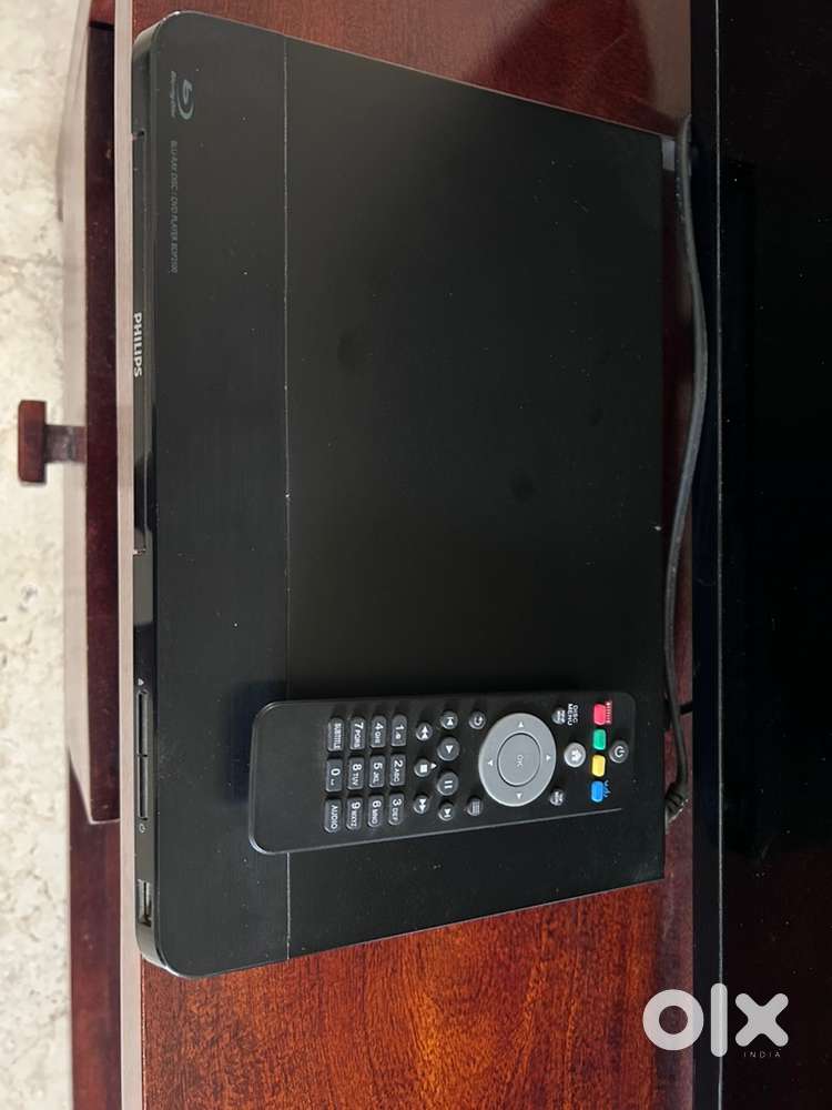 Philips Bluray player with 2 blu ray movies (Cars and Star Trek)