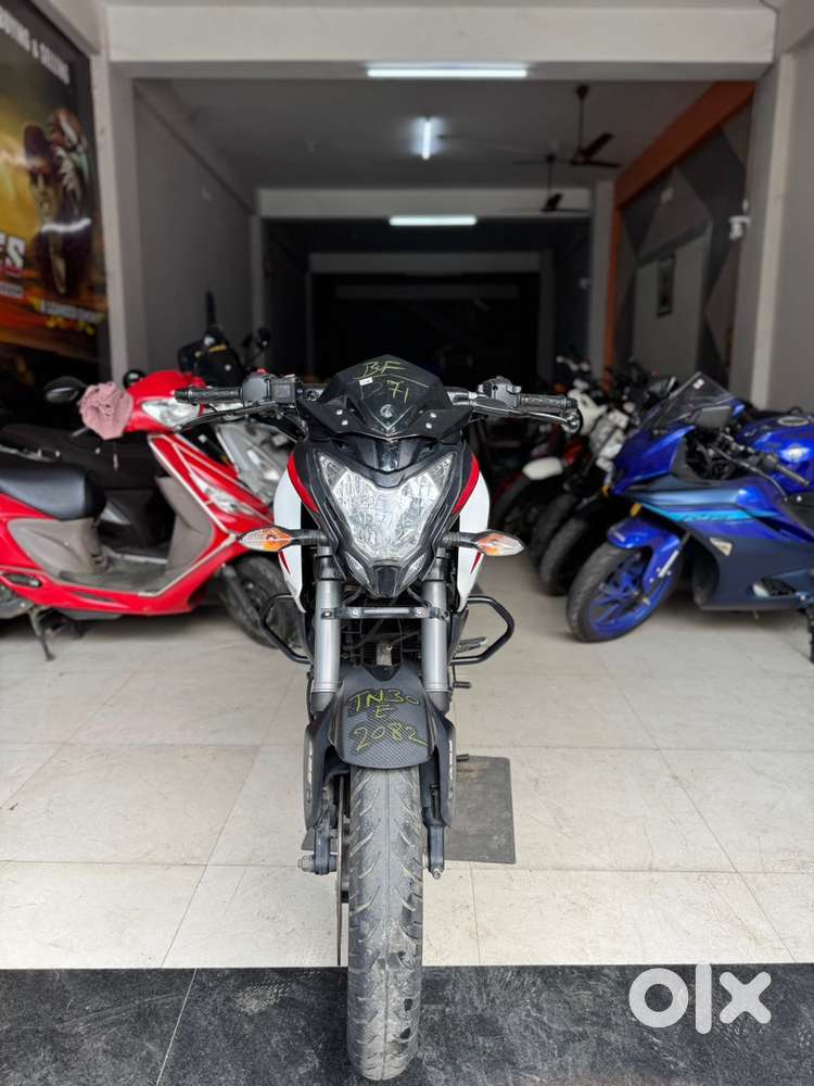 BAJAJ NS 160 Mettalic White 2024