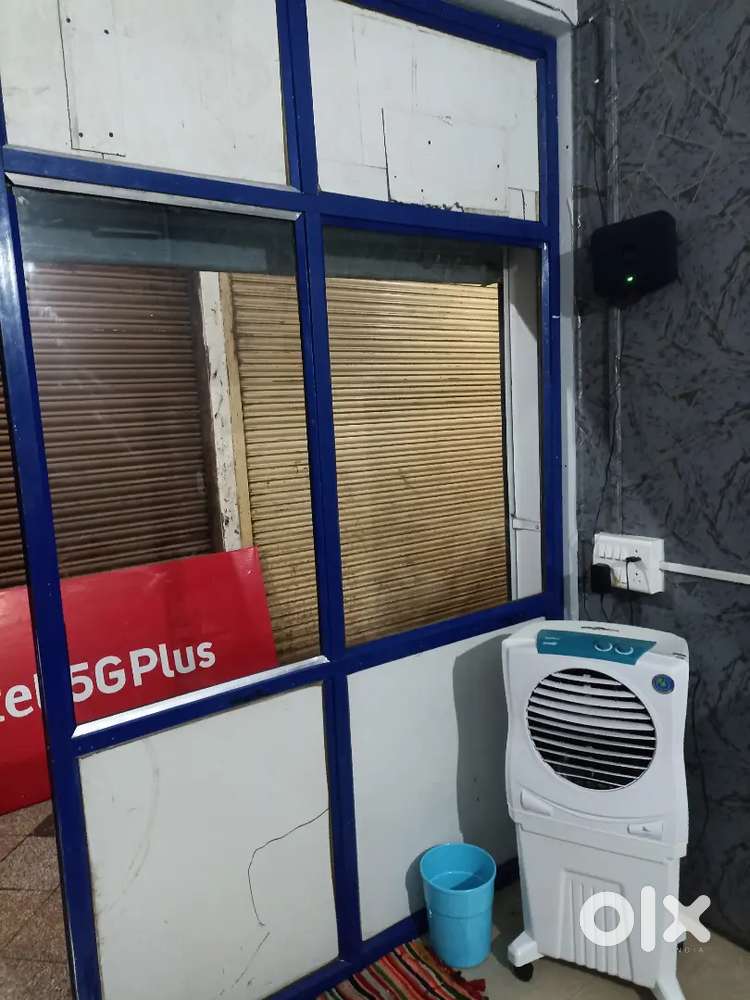 एक ऑफिस ग्राउन्ड फ्लोर पर सिर्फ 8000/-