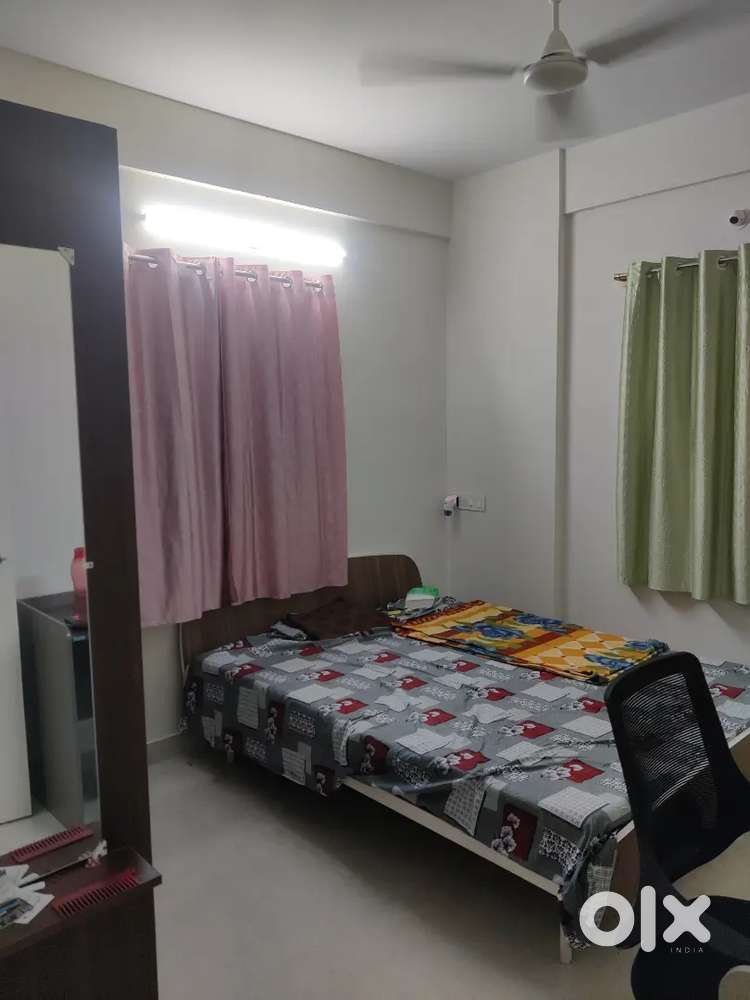 Low rent & deposit - female flatmate (Manyata tech park)