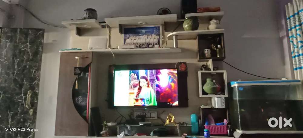 Showcase dena h light wala hai