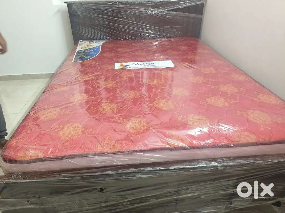 Factory price sale at affordable price queen size cot with mattress