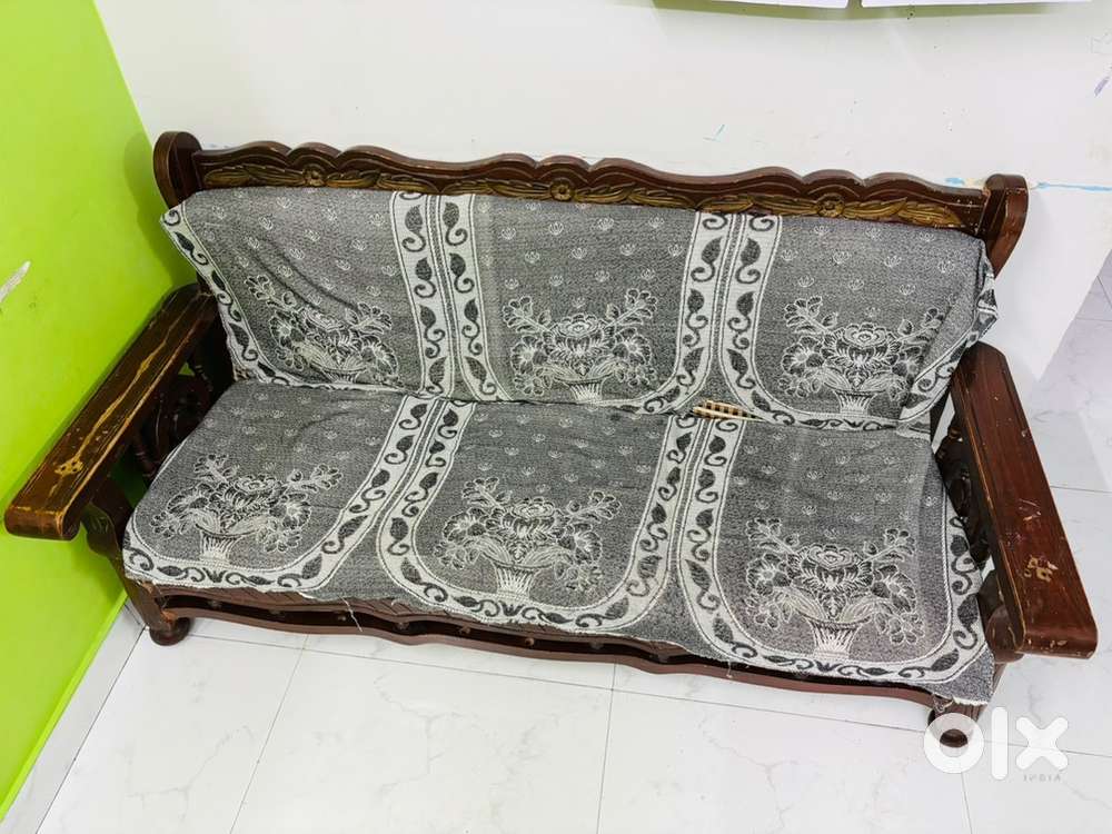 3 seater sofa and center table