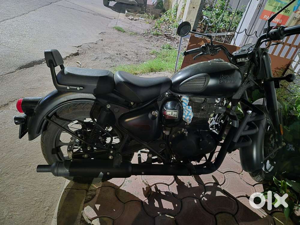 Classic 350 steath black