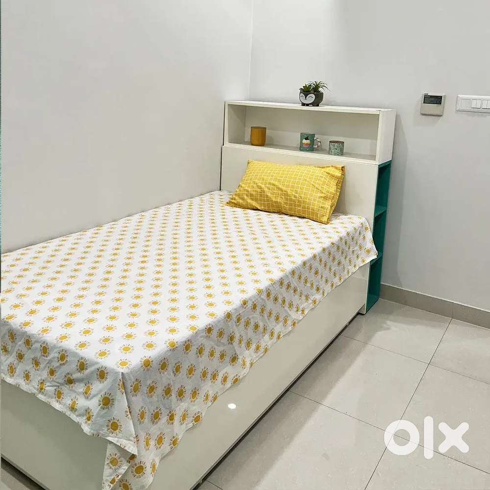 Separate room single sharing with ac 25000 near bandra khar w