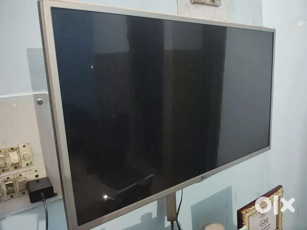 LG LED TV with MI TV STICK