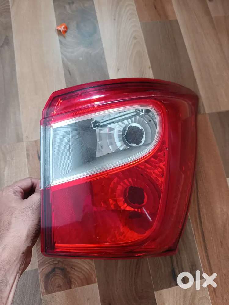 S Cross right side tail lamp