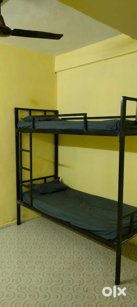 HOSTELS AVAILABLE FOR STUDENTS AND WORKING PROFESSIONALS