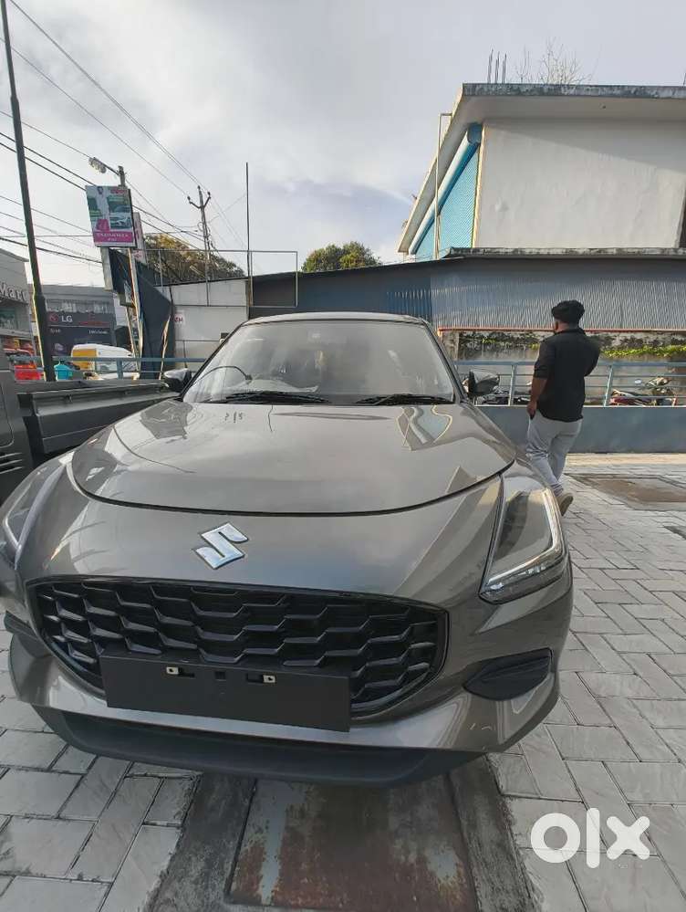 Maruti Suzuki Swift 2025 THIS NEW CAR SHOWROOM