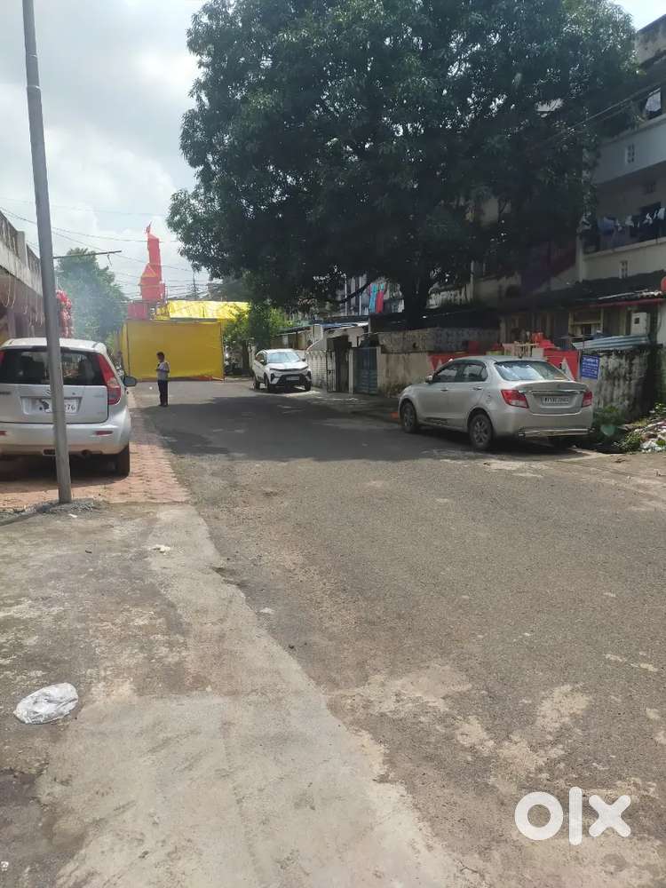 Housing board apartment hathi Taal ERawat chowk ke pass apartment grou