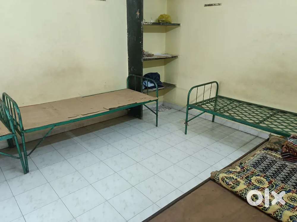 Cotbasis rooms for boys/ bachelors