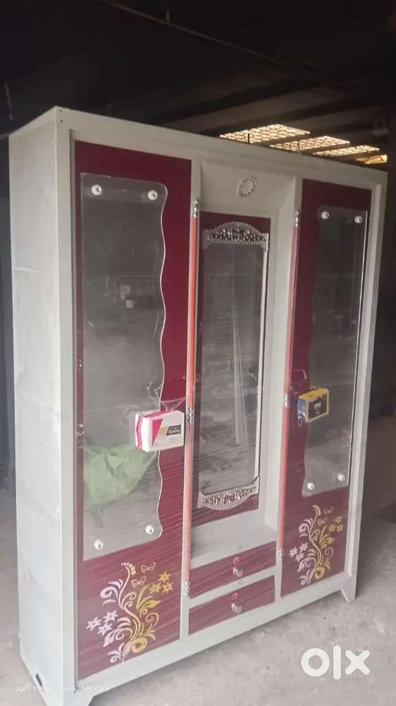 New almirah 3door full size