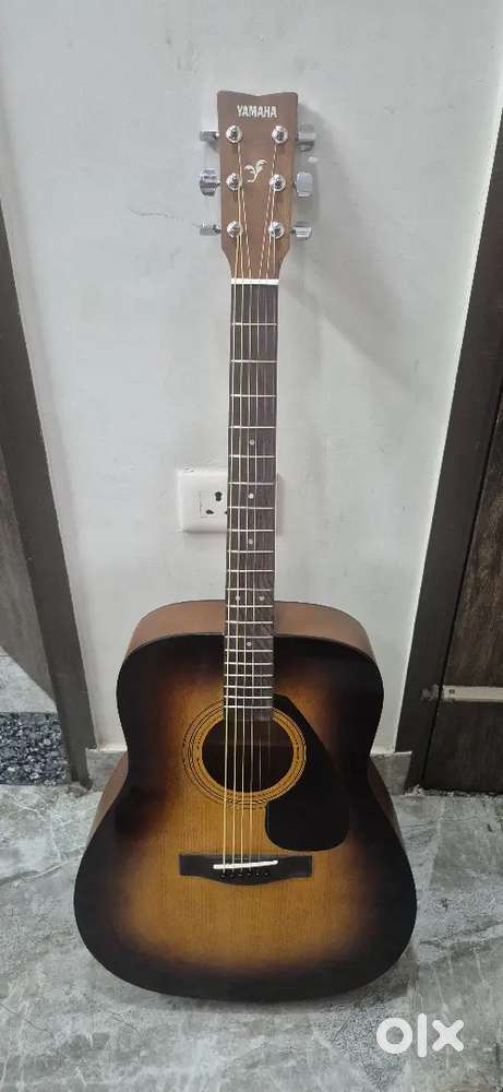 Untouched Yamaha Guitar F280 with Bag
