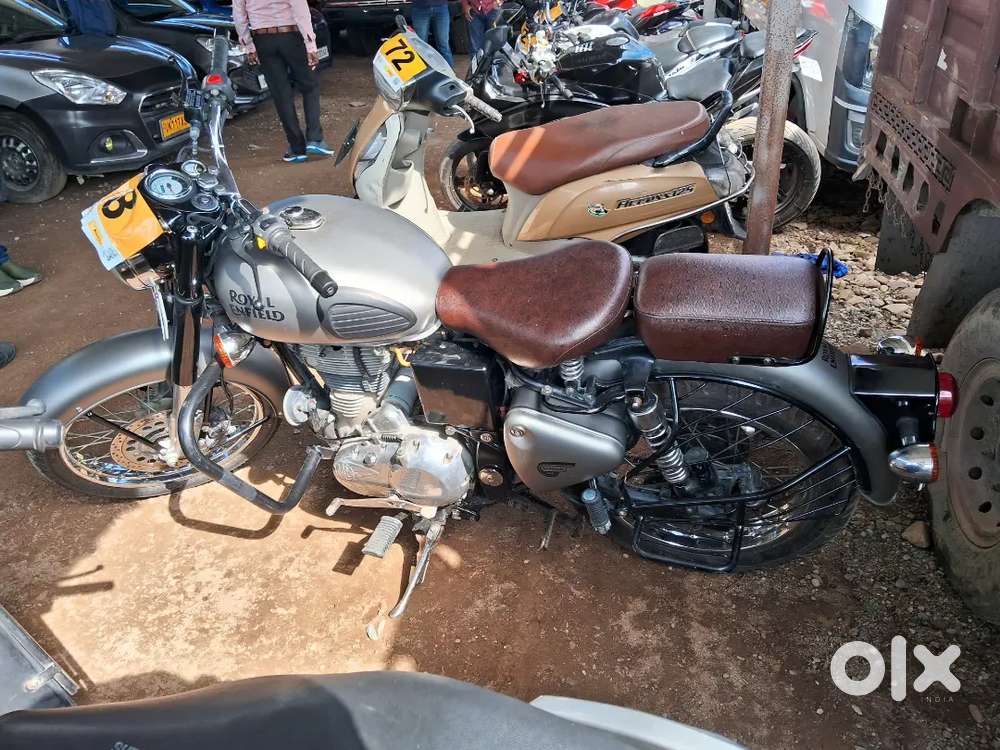 Bank se khichi hui gadi