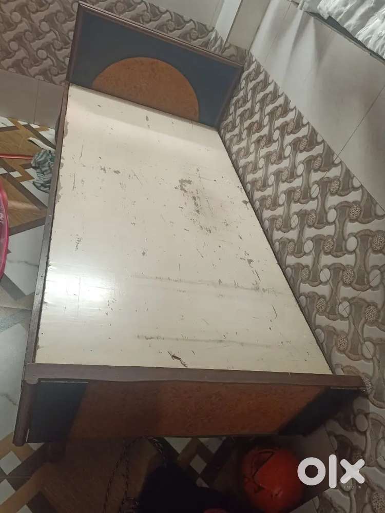 Single bed good condition strong bed