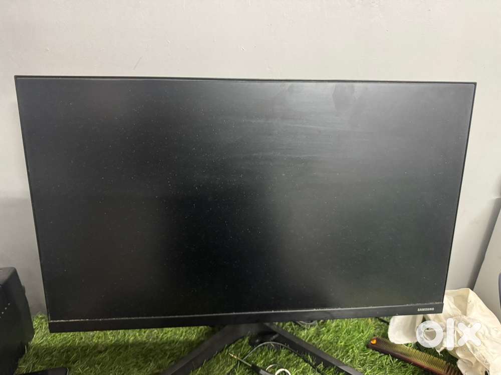 Computer setup i5 8th gen 8gb ram 24 inch monitor