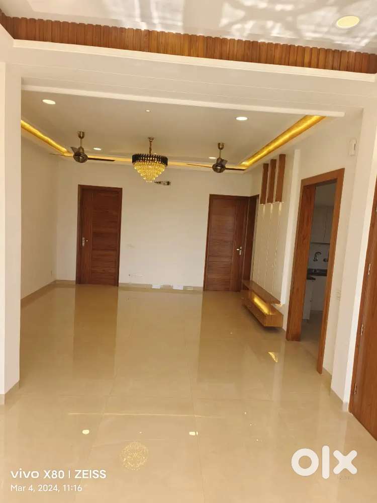 3bhk with attached washroom 1st floor park facing