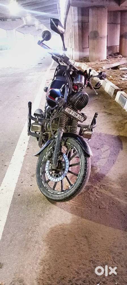 Avenger 220 bike