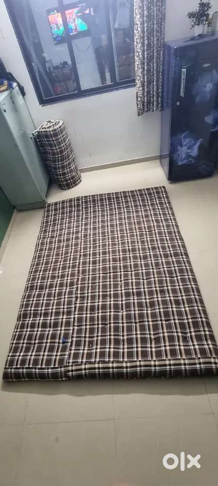 6.5 ft bye 5 fit Gadda 1 months used