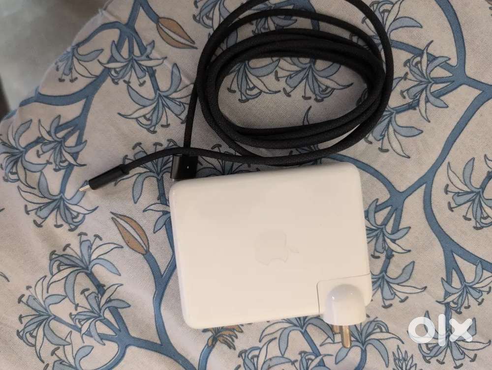 Original Apple Macbook Pro M4 charger 140W with USB C to MagSafe cable