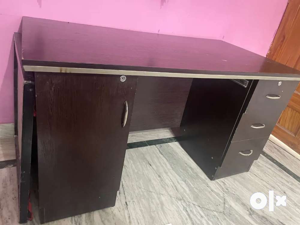 Study table for urgent sell