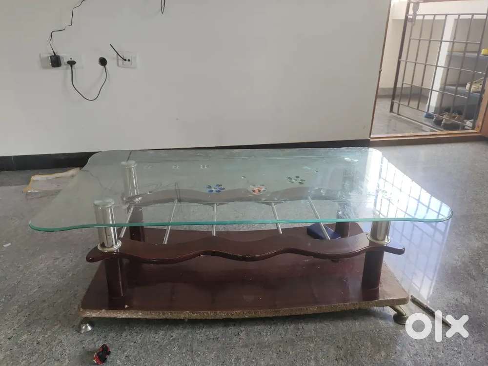 TeaPoy table