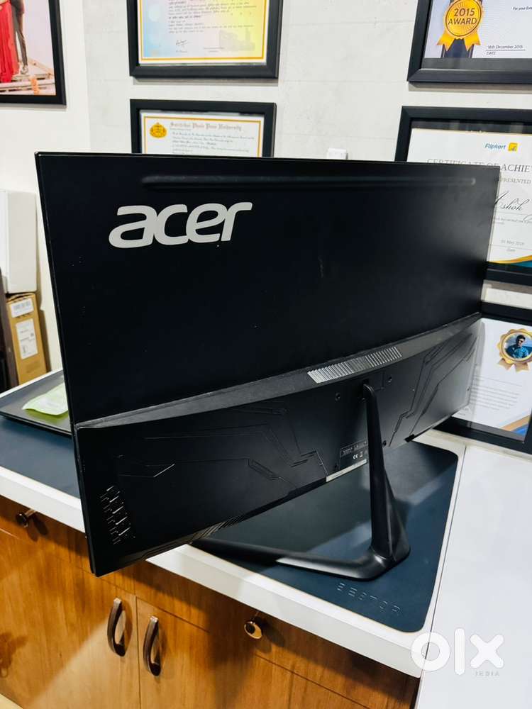 Acer 32 inch curved Monitor with Adapter