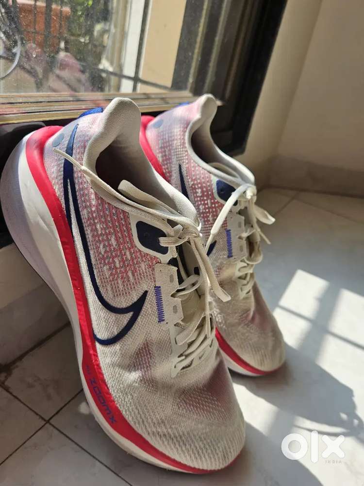Nike Vomero 17 Running shoes. Size 9 UK.