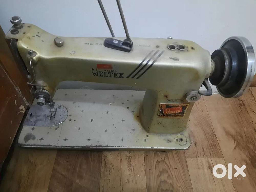 Flat lock and full shuttle sewing machine