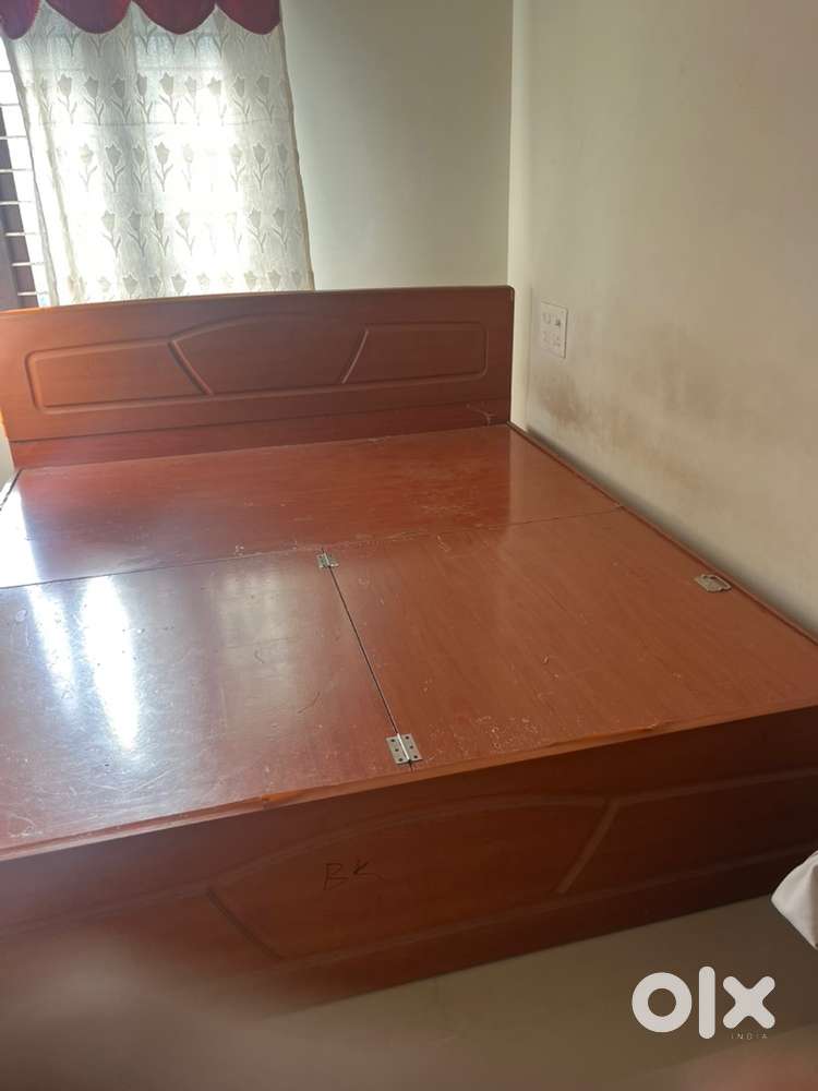 Queen size bed for sale