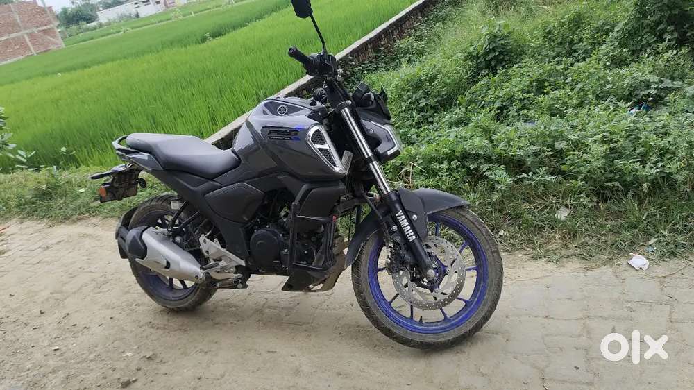 YAMAHA FZ V4