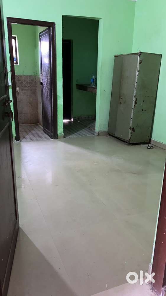 1 room set for rent in noida near metro station