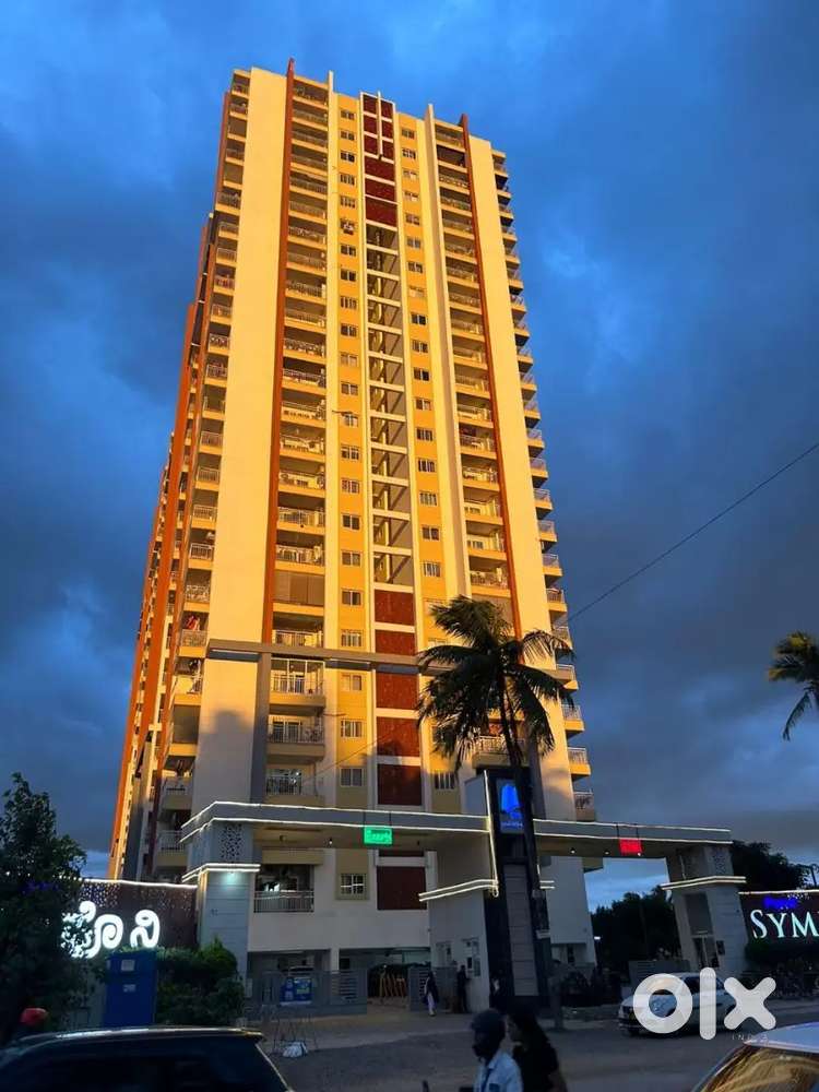 Corner flat, 2 balcony Gunjur main road.