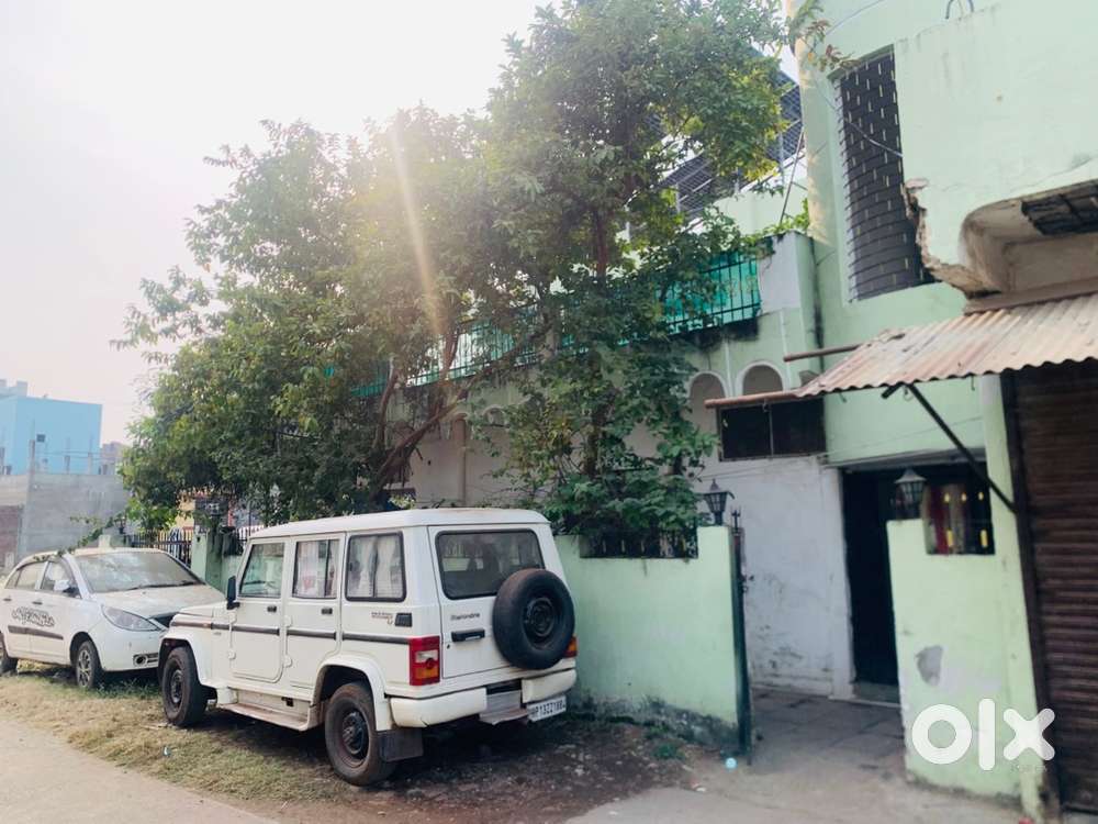 House for sale with 2 shops. Check the details