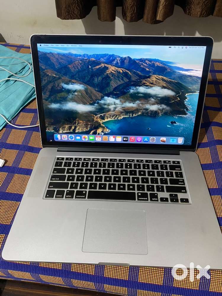 Apple MacBook pro 2013 model 15.4inch fully new condition set.
