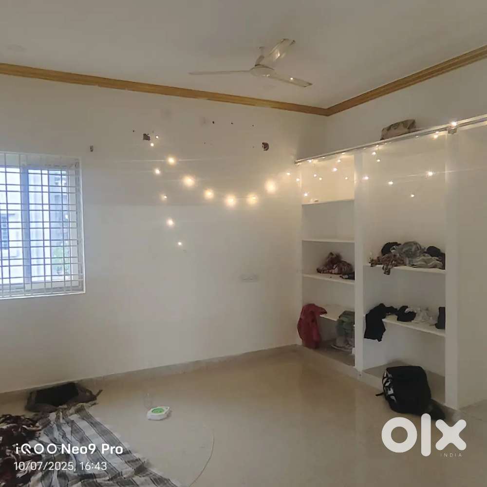 2bhk need a male flatmate