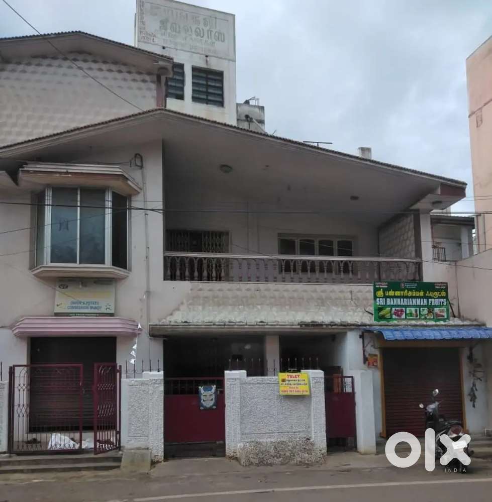 shops and rooms  for rent in town hall