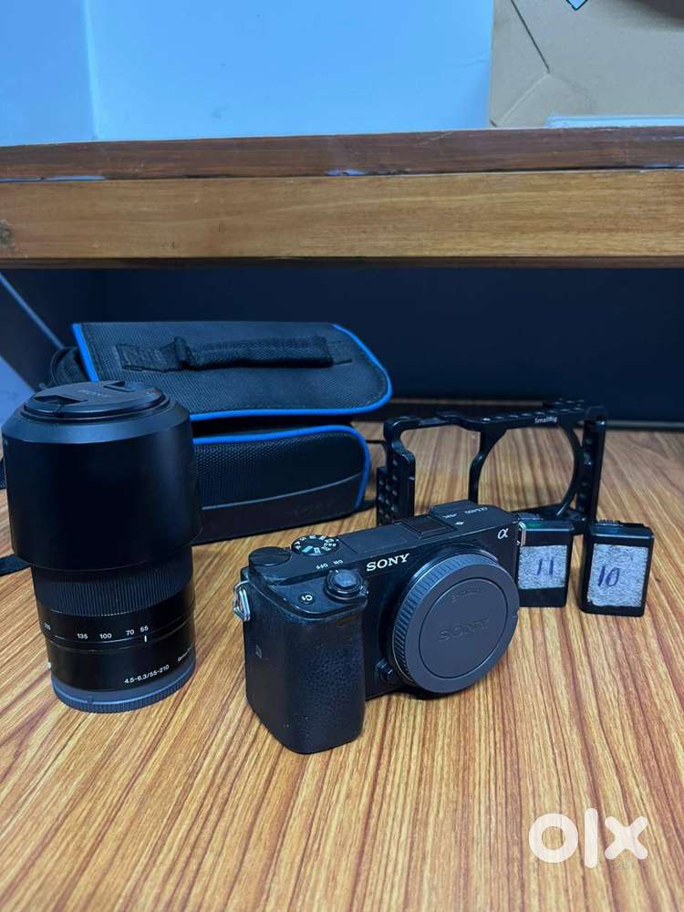 Sony a6400 (Mint Condition)