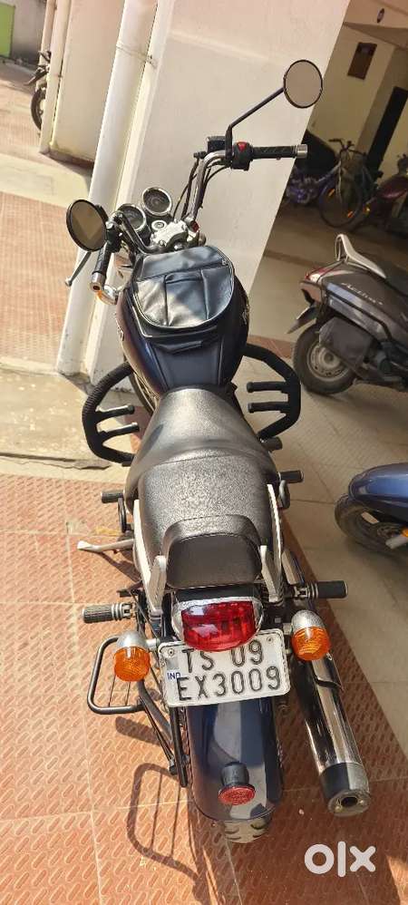 Well maintained low reading Blue color thunderbird 350