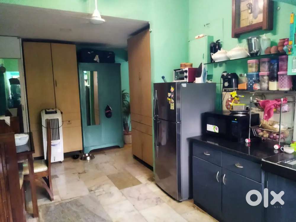 1 bhk Sea facing semi furnished flat available on rent