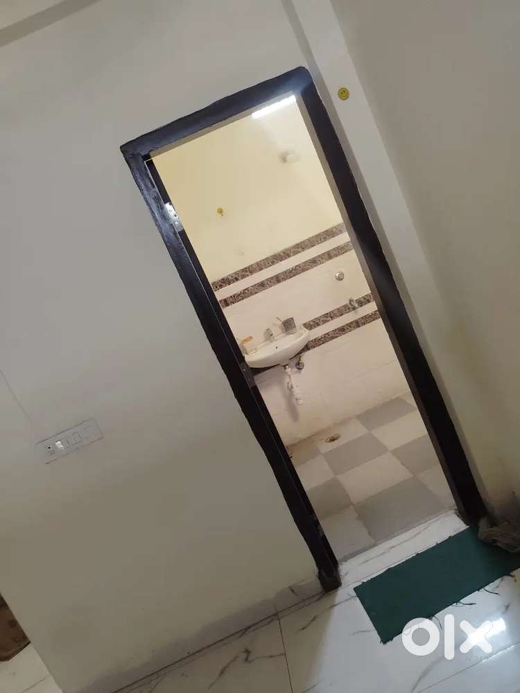 Need a male student roommate