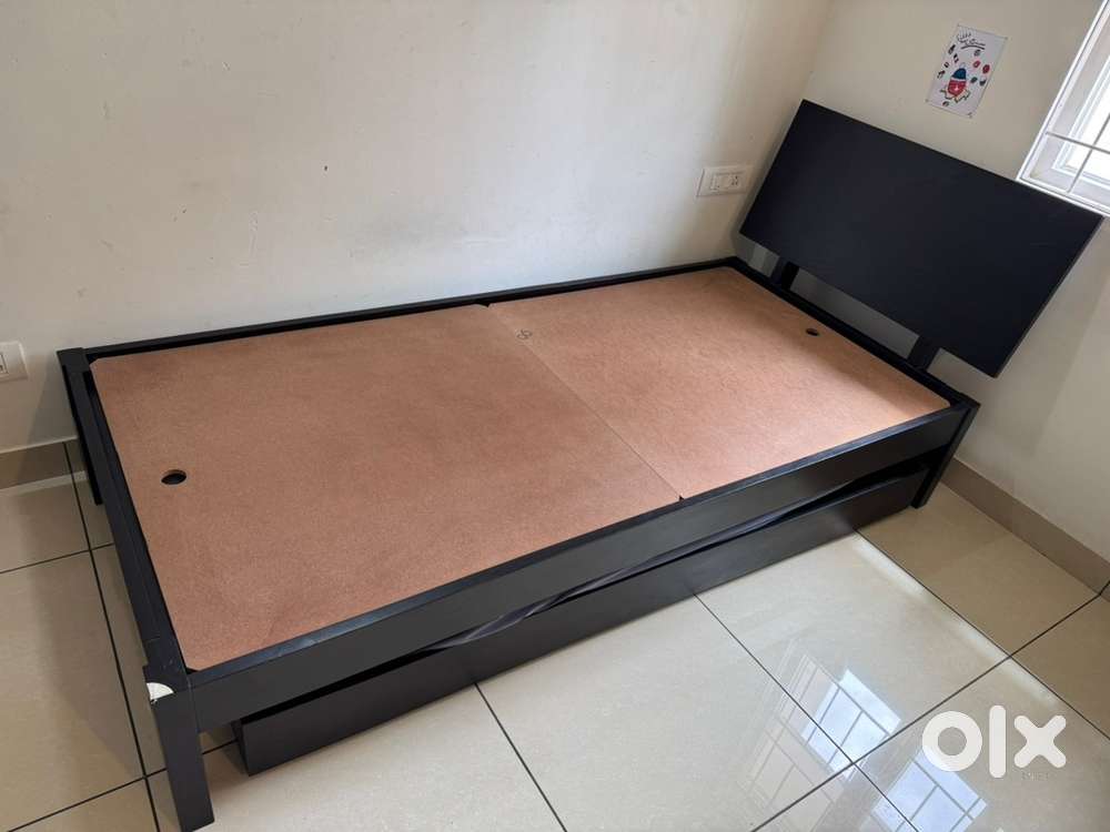 Single bed with trundle