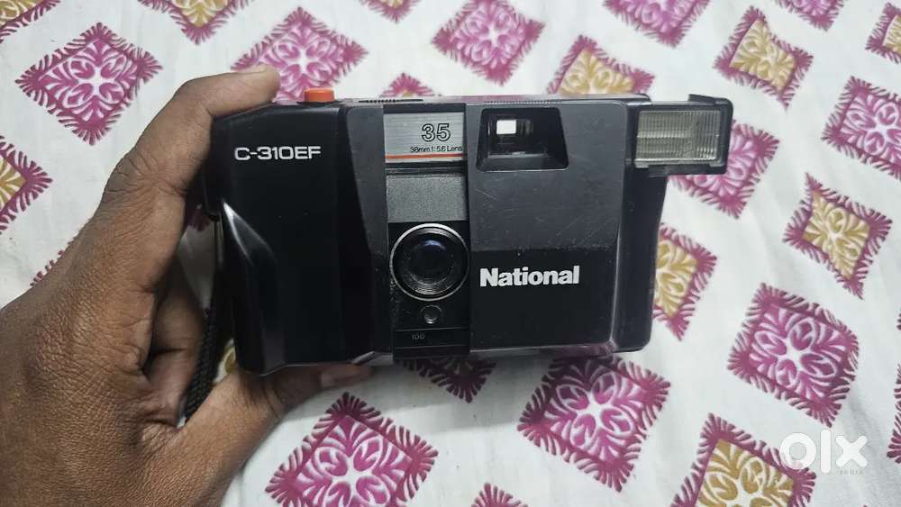 Vintage 1980 National C-310EF 35mm film camera