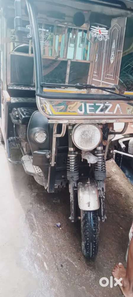 JEZZA e rickshaw